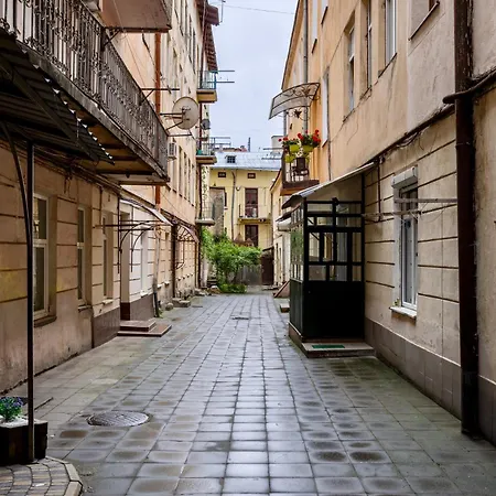 на площі ринок 12 Apartment