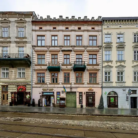 на площі ринок 12 Apartment