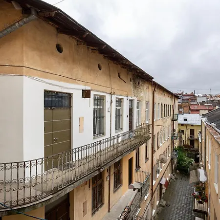 на площі ринок 12 Lviv