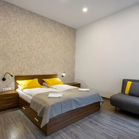 Apartamento на площі ринок 12 *