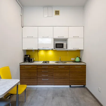 на площі ринок 12 *