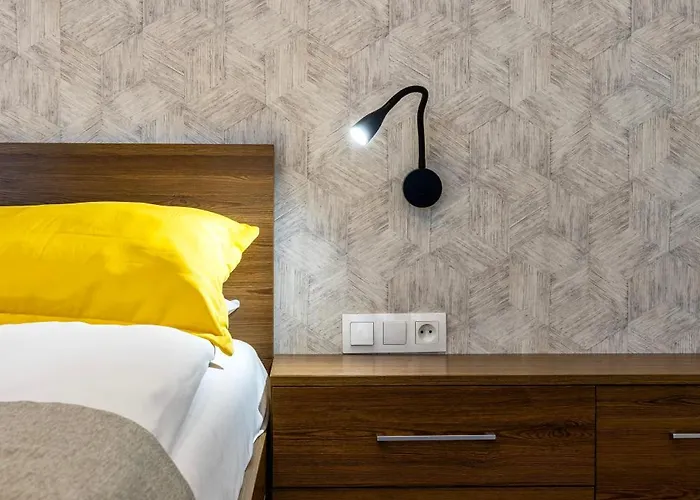 на площі ринок 12 * לבוב