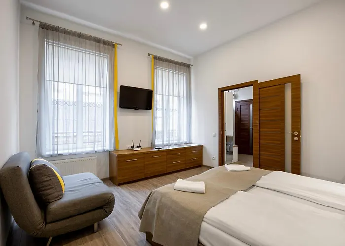 на площі ринок 12