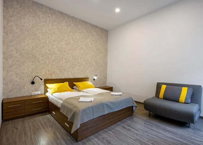 Apartamento на площі ринок 12 *