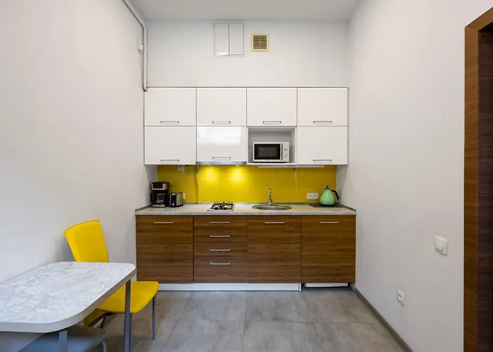 на площі ринок 12 *